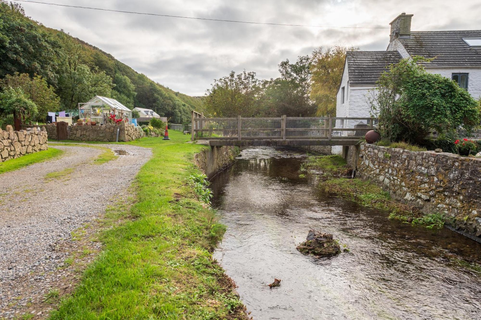 Riverside Bothy In Heart Of Scenic Harbour Village Solva Buitenkant foto